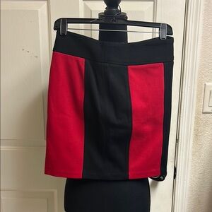 Cache Skirt Size 0 Red Striped Stretch Knit Zip Up Modern Designer Mini, EUC